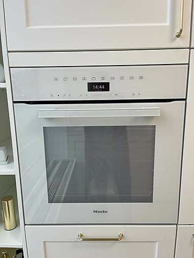 Miele Küchen-Musterküche Backofen Im Perfekt Kombinierbaren Design Mit ...